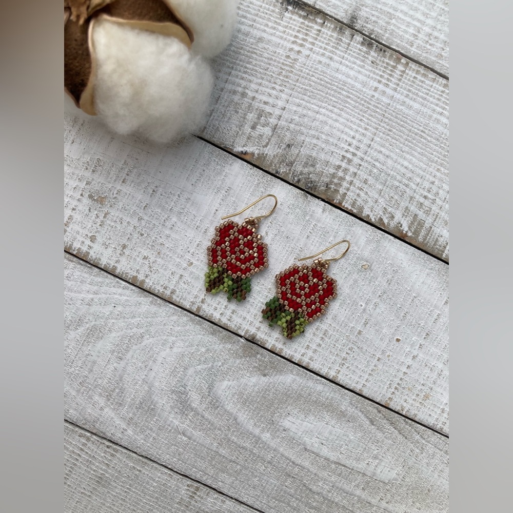 The ROSEMARY - rose beaded earrings - Picture 3 of 5